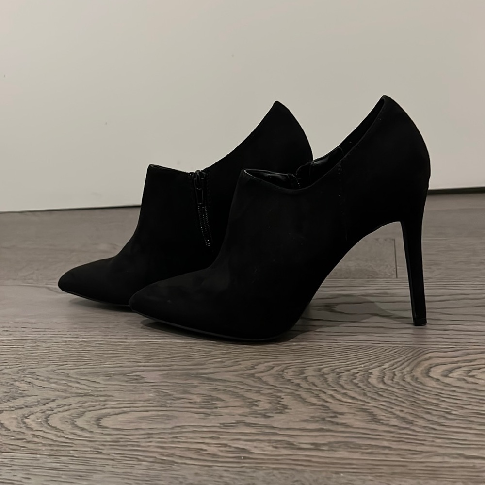 Black point booties
